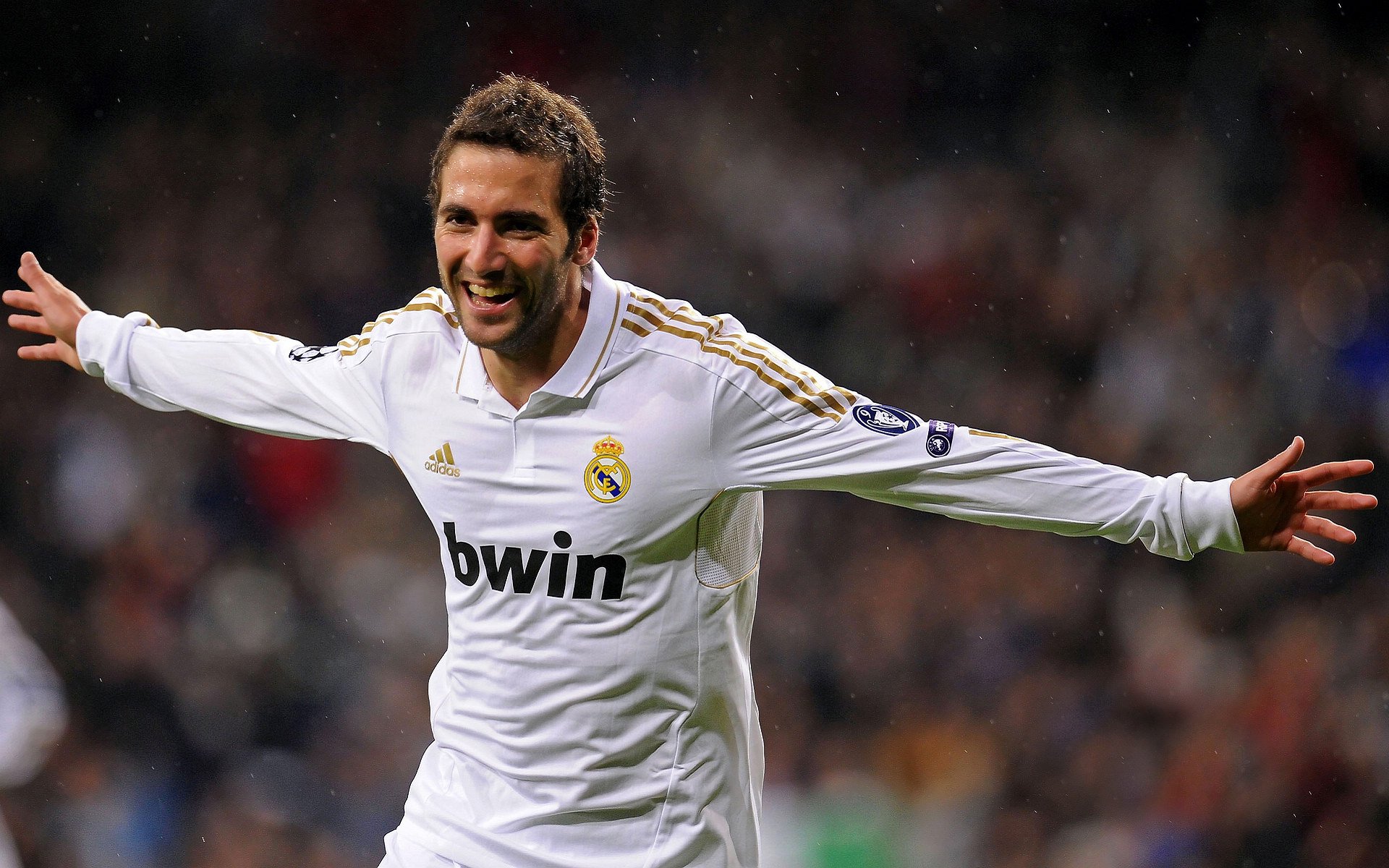 拜仁二次进攻组织效率极高,拜仁两次犯错